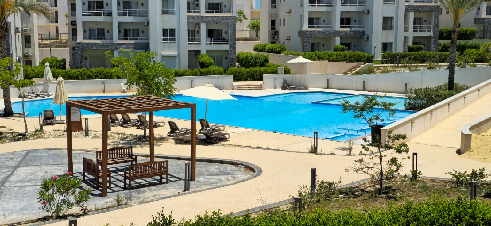 Chalet with panoramic view overlooking the swimming pool